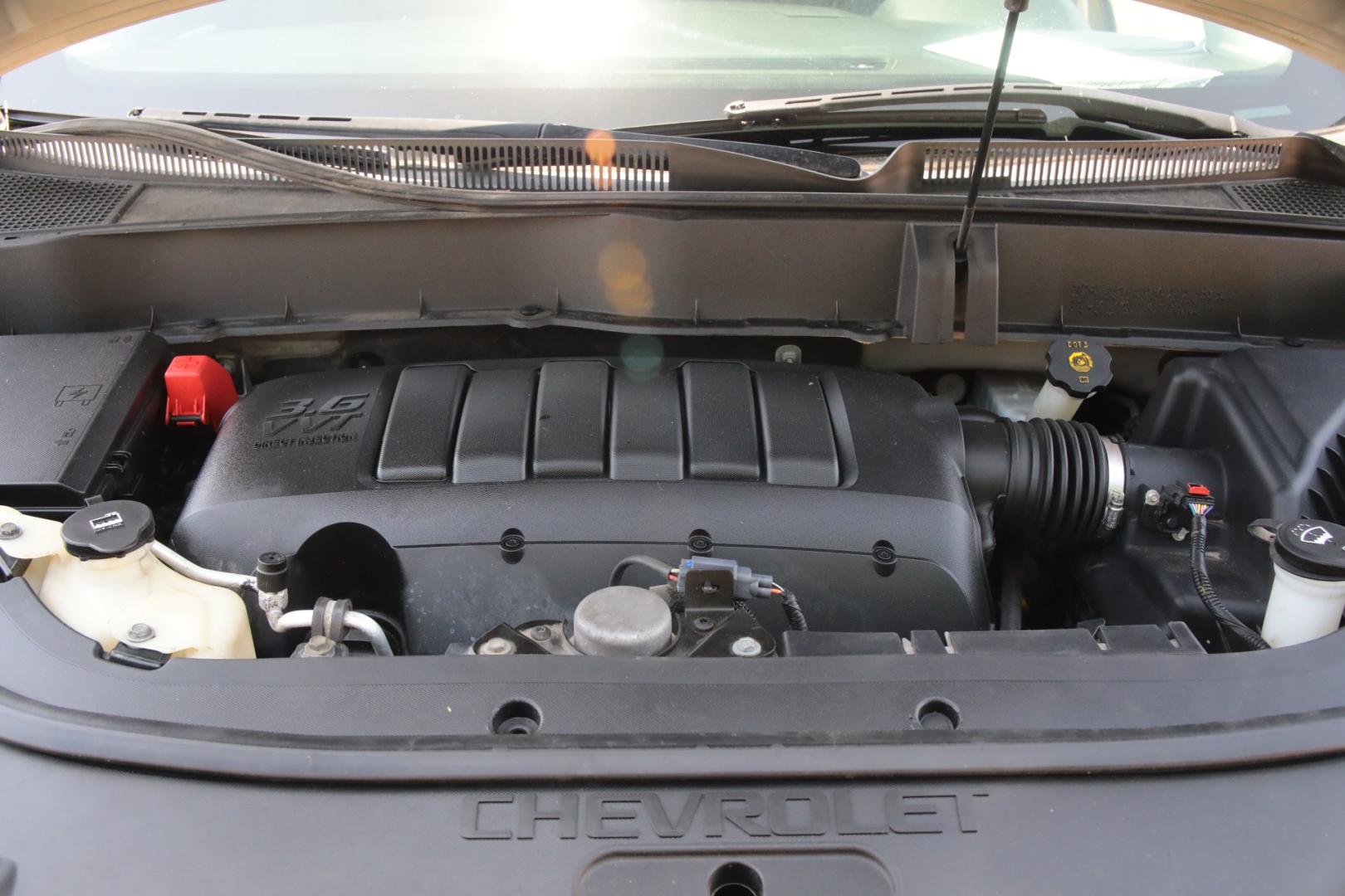 2012 TAN CHEVROLET TRAVERSE LT FWD (1GNKRGED1CJ) with an 3.6L V6 DOHC 24V engine, 6-SPEED AUTOMATIC transmission, located at 420 E. Kingsbury St., Seguin, TX, 78155, (830) 401-0495, 29.581060, -97.961647 - Photo#17